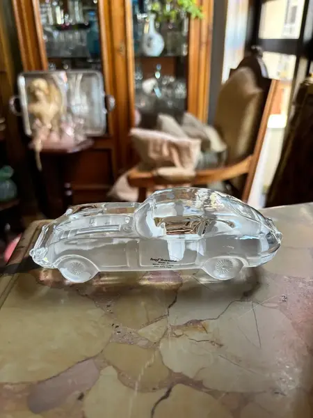 Foto de um(a) Antiga Escultura Art Deco Carro Jaguar Cristal Alemão Satiné, da categoria de Escultura. Antiga escultura artística de carro Jaguar em cristal alemão com detalhes em satiné. Linda peça para decorar e... Mostrado de uma perspectiva diferente. Vendido no marketplace Trésors.