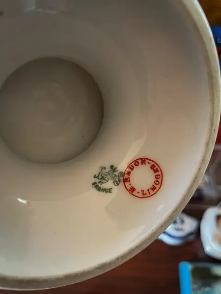 Foto de um(a) Antiga Fruteira Centro De Mesa Porcelana Francesa Limoges, da categoria de Centro de mesa. ~ Limoges ~ Antiga e clássica fruteira em porcelana artística francesa, da renomada manufatura Limoges. Uma das melhores... Mostrado de uma perspectiva diferente. Vendido no marketplace Trésors.