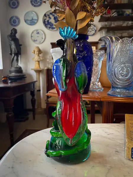 Foto de um(a) Antiga Escultura Pássaro Art Deco Original Murano Italiano, da categoria de Escultura. Antiga e exuberante escultura artística em cristal de Murano. Trabalho totalmente manual. Lindas cores em tons de verde, com... Mostrado de uma perspectiva diferente. Vendido no marketplace Trésors.