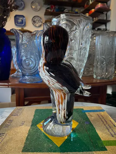 Foto de um(a) Antiga Obra Escultura De Coruja Art Deco Em Murano Italiano, da categoria de Escultura. ~ Italy Glass ~Belíssima escultura de coruja feita à mão em Murano artístico. Símbolo da inteligência e da sabedoria, a... Mostrado de uma perspectiva diferente. Vendido no marketplace Trésors.