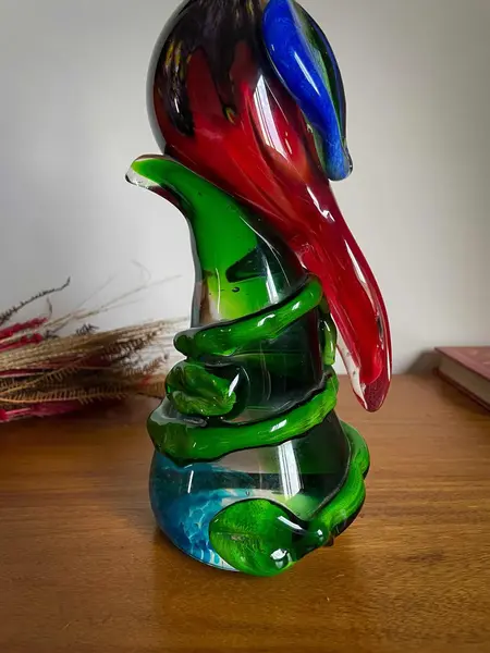 Foto de um(a) Antiga Escultura Pássaro Art Deco Original Murano Italiano, da categoria de Escultura. Antiga e exuberante escultura artística em cristal de Murano. Trabalho totalmente manual. Lindas cores em tons de verde, com... Mostrado de uma perspectiva diferente. Vendido no marketplace Trésors.