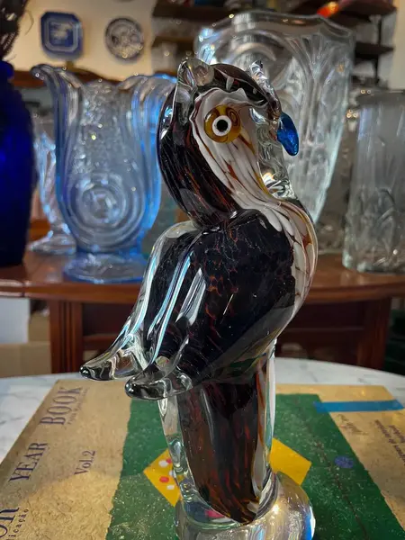 Foto de um(a) Antiga Obra Escultura De Coruja Art Deco Em Murano Italiano, da categoria de Escultura. ~ Italy Glass ~Belíssima escultura de coruja feita à mão em Murano artístico. Símbolo da inteligência e da sabedoria, a... Mostrado de uma perspectiva diferente. Vendido no marketplace Trésors.