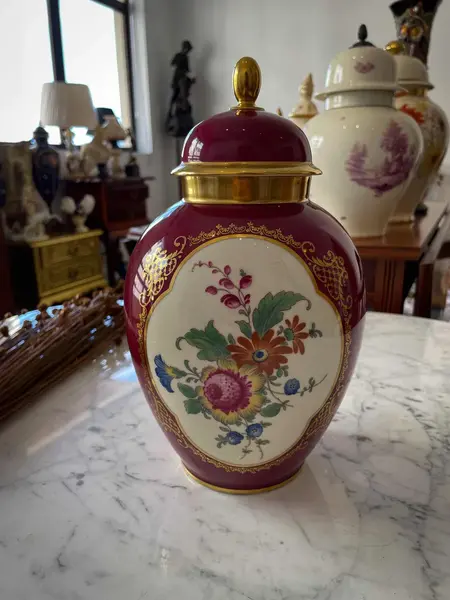 Foto de um(a) Antigo Potiche Vaso Em Porcelana Alemã Bavaria Thomas Ivory, da categoria de Vasos e recipientes. ~ Camille Tharaud | Limoges ~Para quem gosta de peças exclusivas. Antigo e grande vaso artístico em porcelana francesa da... Mostrado de uma perspectiva diferente. Vendido no marketplace Trésors.