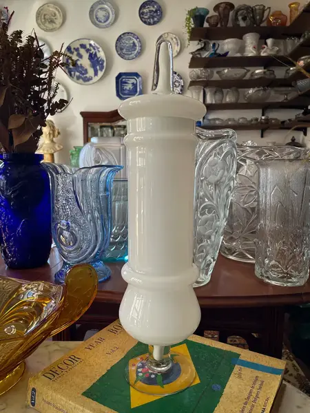 Foto de um(a) Antigo Potiche Vaso Jarro Art Deco Opalina Murano Branco, da categoria de Garrafas, potes e jarros. ~ Kastrup Holmegaard ~Antigo e grande potiche em opalina dinamarquesa Sandwich Glass (quando temos mais de um tipo de vidro... Mostrado de uma perspectiva diferente. Vendido no marketplace Trésors.