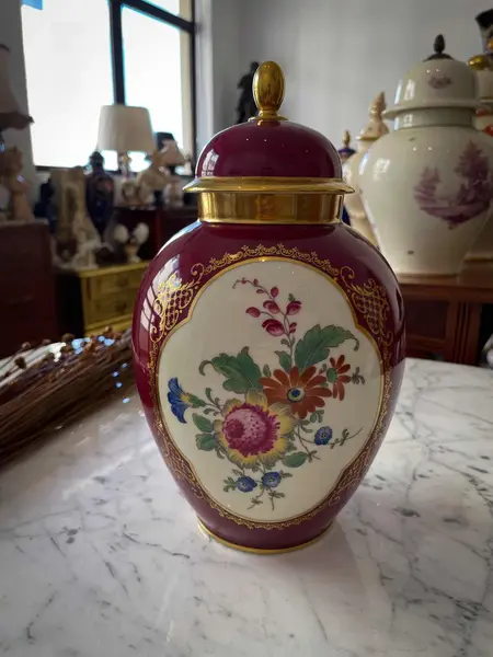Foto de um(a) Antigo Potiche Vaso Em Porcelana Alemã Bavaria Thomas Ivory, da categoria de Vasos e recipientes. ~ Camille Tharaud | Limoges ~Para quem gosta de peças exclusivas. Antigo e grande vaso artístico em porcelana francesa da... Mostrado de uma perspectiva diferente. Vendido no marketplace Trésors.