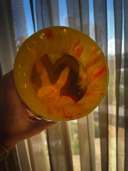 Foto de um(a) Antigo Vaso Jarro Murano Italiano Pâte De Verre Art Deco, da categoria de Vasos. ~ Pâte de Verre ~Antigo e icônico vaso artístico em Murano amarelo com rajados, trabalho manual com lindo brilho natural, as... Mostrado de uma perspectiva diferente. Vendido no marketplace Trésors.