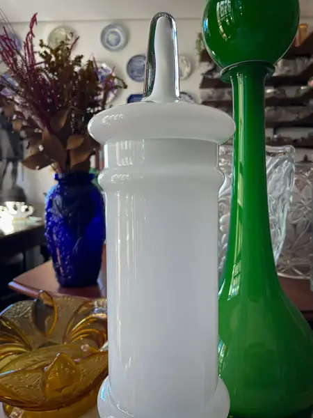 Foto de um(a) Antigo Potiche Vaso Jarro Art Deco Opalina Murano Branco, da categoria de Garrafas, potes e jarros. ~ Kastrup Holmegaard ~Antigo e grande potiche em opalina dinamarquesa Sandwich Glass (quando temos mais de um tipo de vidro... Mostrado de uma perspectiva diferente. Vendido no marketplace Trésors.