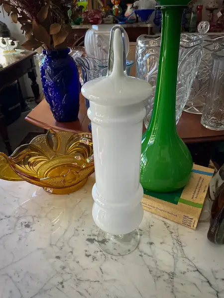 Foto de um(a) Antigo Potiche Vaso Jarro Art Deco Opalina Murano Branco, da categoria de Garrafas, potes e jarros. ~ Kastrup Holmegaard ~Antigo e grande potiche em opalina dinamarquesa Sandwich Glass (quando temos mais de um tipo de vidro... Mostrado de uma perspectiva diferente. Vendido no marketplace Trésors.