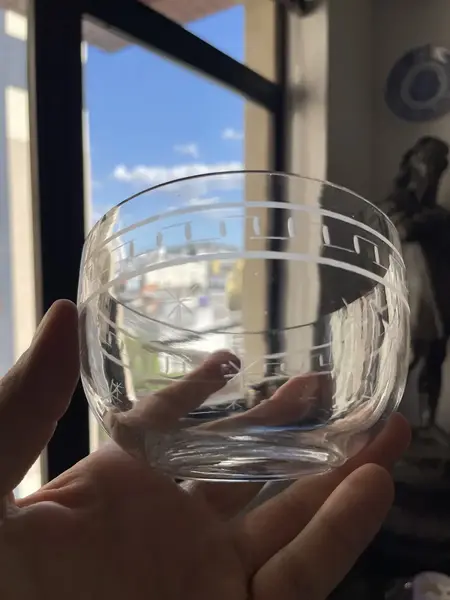 Foto de um(a) Antigo Conjunto De Lavandas Tigelas Bowls Em Cristal Francês, da categoria de Conjuntos de servir. Antigo conjunto com seis lavandas em cristal francês, ricamente lapidadas à mão. As peças são mil e uma utilidades, podem... Mostrado de uma perspectiva diferente. Vendido no marketplace Trésors.