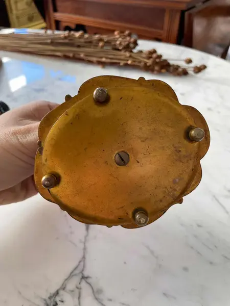 Foto de um(a) Antigo Conjunto Tinteiro Mata Borrão Bronze France Champlevé, da categoria de Itens de Escritório. Antigo e raro conjunto para escritório, composto por tinteiro e mata borrão em bronze doré (banho de ouro) com detalhes em... Mostrado de uma perspectiva diferente. Vendido no marketplace Trésors.