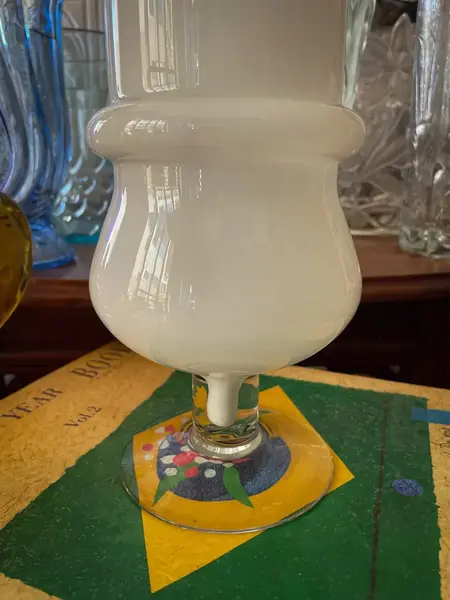 Foto de um(a) Antigo Potiche Vaso Jarro Art Deco Opalina Murano Branco, da categoria de Garrafas, potes e jarros. ~ Kastrup Holmegaard ~Antigo e grande potiche em opalina dinamarquesa Sandwich Glass (quando temos mais de um tipo de vidro... Mostrado de uma perspectiva diferente. Vendido no marketplace Trésors.
