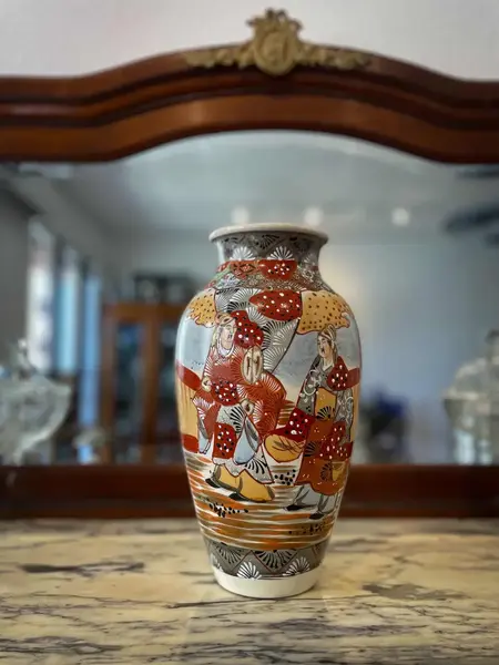 Foto de um(a) Antigo Vaso Jarro Porcelana Oriental Satsuma Meiji Séc XIX, da categoria de Vasos. Antigo e importante vaso oriental em porcelana japonesa Satsuma, período Meiji. Figuras de samurais pintados à mão. Uma... Mostrado de uma perspectiva diferente. Vendido no marketplace Trésors.