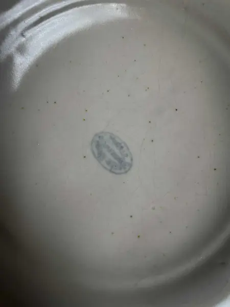 Foto de um(a) Antigo Raro Vaso Faiança Majólica Tcheca Amphora Art Nouveau, da categoria de Vasos. ~ Amphora ~ Riessner, Stellmacher & Kessel. Antigo e excepcional vaso artístico em faiança/majólica da Checoslováquia. Ótima... Mostrado de uma perspectiva diferente. Vendido no marketplace Trésors.