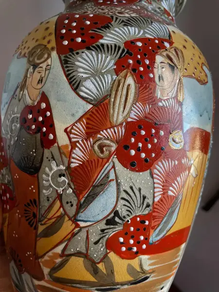 Foto de um(a) Antigo Vaso Jarro Porcelana Oriental Satsuma Meiji Séc XIX, da categoria de Vasos. Antigo e importante vaso oriental em porcelana japonesa Satsuma, período Meiji. Figuras de samurais pintados à mão. Uma... Mostrado de uma perspectiva diferente. Vendido no marketplace Trésors.