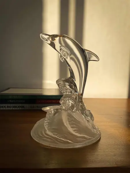 Foto de um(a) Antiga Escultura Art Deco Golfinho Cristal Francês Luminarc, da categoria de Escultura. Luminarc - Verrerie D’arques, France. Antiga e decorativa escultura artística representando golfinho em cristal francês com... Mostrado de uma perspectiva diferente. Vendido no marketplace Trésors.