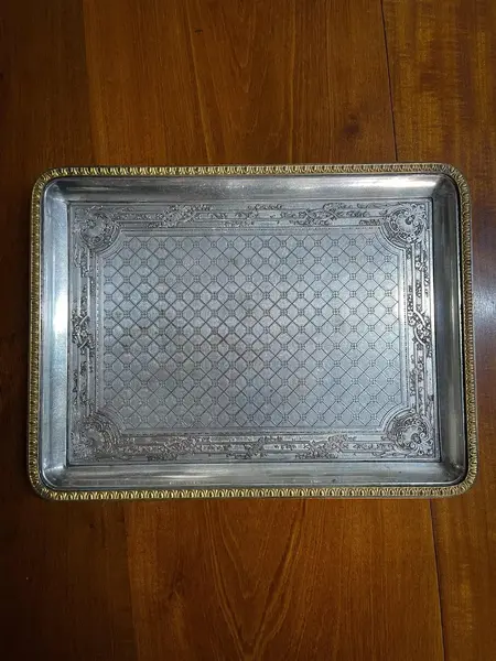 Foto de um(a) Antigo Conjunto Escritório Bandeja Caixa Francês Acqua Fort, da categoria de Itens de Escritório. Para quem gosta de peças exclusivas.Antigo e raro conjunto para escritório em metal francês dito “Aqcua Fort” (trabalho no... Mostrado de uma perspectiva diferente. Vendido no marketplace Trésors.