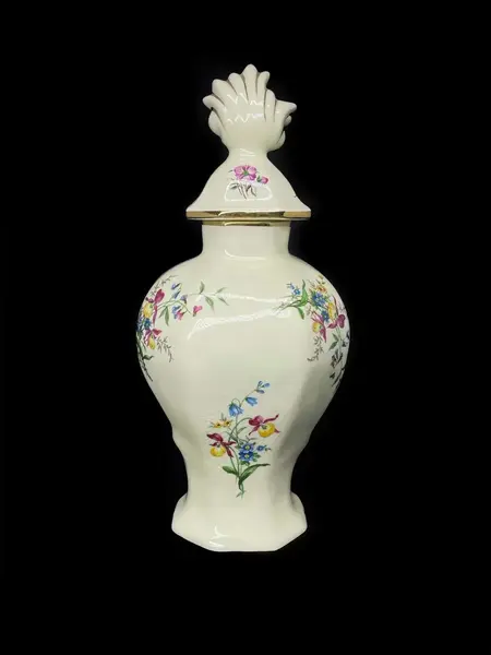 Foto de um(a) Antigo Raro Potiche Em Porcelana Holandesa Gouda Art Deco, da categoria de Vasos e recipientes. Gouda. Antigo e lindo potiche em porcelana artística holandesa. Pintada à mão, decoração floral com filetes em ouro. Meados... Mostrado de uma perspectiva diferente. Vendido no marketplace Trésors.