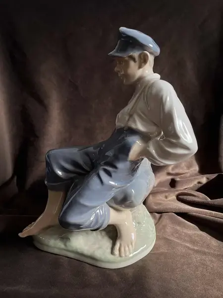 Foto de um(a) Antiga Escultura Figura Masculina Porcelana Royal Copenhagen, da categoria de Escultura. ~ Royal Copenhagen ~ Para quem gosta de peças importantes. Antiga e imponente obra titulada pelo artista Christian Thomsen... Mostrado de uma perspectiva diferente. Vendido no marketplace Trésors.