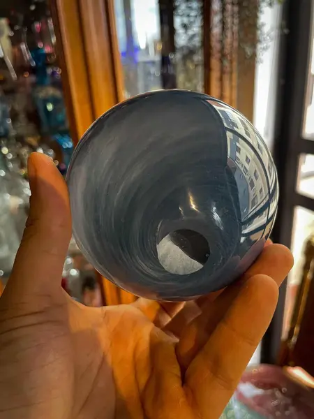 Foto de um(a) Antigo Par De Bowl Decorativo Em Murano Italiano Assinado, da categoria de Travessas e tigelas. Par de bowls decorativos em legítimo murano italiano. Peças feitas à mão, versáteis e decorativos. Assinado. Período Art... Mostrado de uma perspectiva diferente. Vendido no marketplace Trésors.