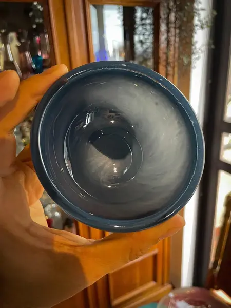 Foto de um(a) Antigo Par De Bowl Decorativo Em Murano Italiano Assinado, da categoria de Travessas e tigelas. Par de bowls decorativos em legítimo murano italiano. Peças feitas à mão, versáteis e decorativos. Assinado. Período Art... Mostrado de uma perspectiva diferente. Vendido no marketplace Trésors.