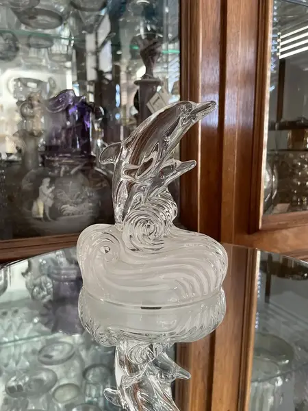 Foto de um(a) Antiga Escultura Golfinho Cristal Murano Italiano Art Deco, da categoria de Escultura. Royal Crystal Rock - ItalyAntiga e belíssima escultura artística em bloco maciço de cristal italiano de excelente qualidade,... Mostrado de uma perspectiva diferente. Vendido no marketplace Trésors.