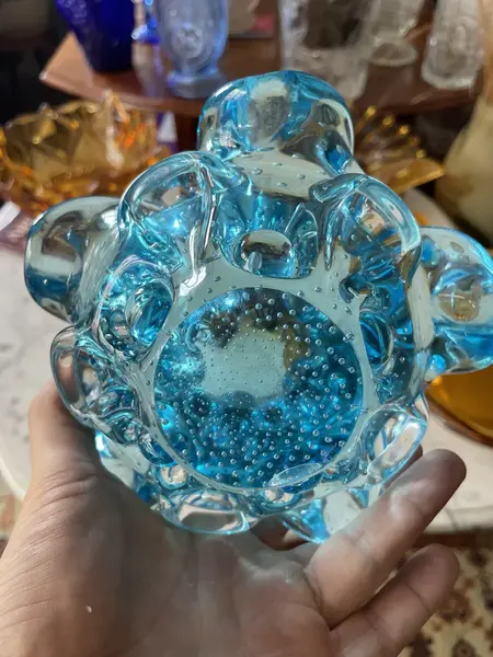 Foto de um(a) Antigo Bowl Decorativo Centro De Mesa Em Murano Italiano, da categoria de Centro de mesa. ~ Italy Glass ~ Belíssimo bowl decorativo, ou centro de mesa em Murano italiano feito à mão. Técnica de trabalho chamado... Mostrado de uma perspectiva diferente. Vendido no marketplace Trésors.
