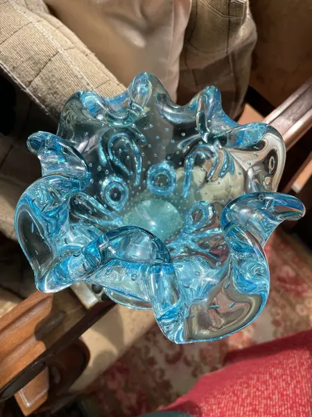 Foto de um(a) Antigo Bowl Decorativo Centro De Mesa Em Murano Italiano, da categoria de Centro de mesa. ~ Italy Glass ~ Belíssimo bowl decorativo, ou centro de mesa em Murano italiano feito à mão. Técnica de trabalho chamado... Mostrado de uma perspectiva diferente. Vendido no marketplace Trésors.