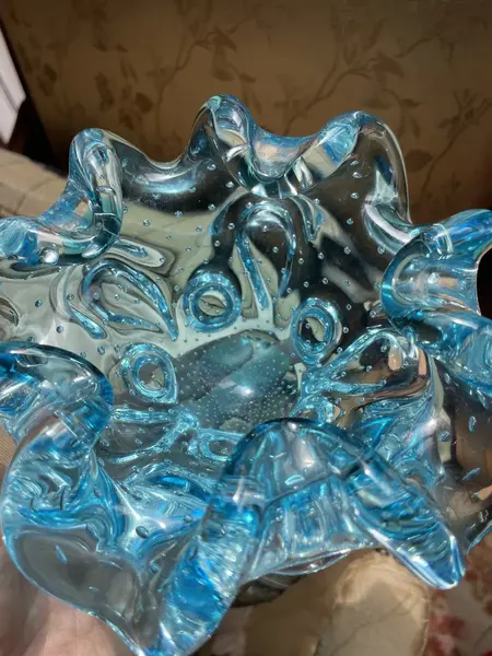 Foto de um(a) Antigo Bowl Decorativo Centro De Mesa Em Murano Italiano, da categoria de Centro de mesa. ~ Italy Glass ~ Belíssimo bowl decorativo, ou centro de mesa em Murano italiano feito à mão. Técnica de trabalho chamado... Mostrado de uma perspectiva diferente. Vendido no marketplace Trésors.
