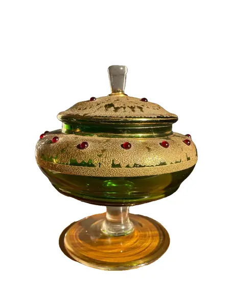 Foto de um(a) Antiga Bomboniere Compoteira Em Cristal Murano Veneziano, da categoria de Garrafas, potes e jarros. Murano Veneziano com ouro. Antiga bomboniere artística do período Vitoriano, início do século XX. Toda pintada à mão com... Vendido no marketplace Trésors.