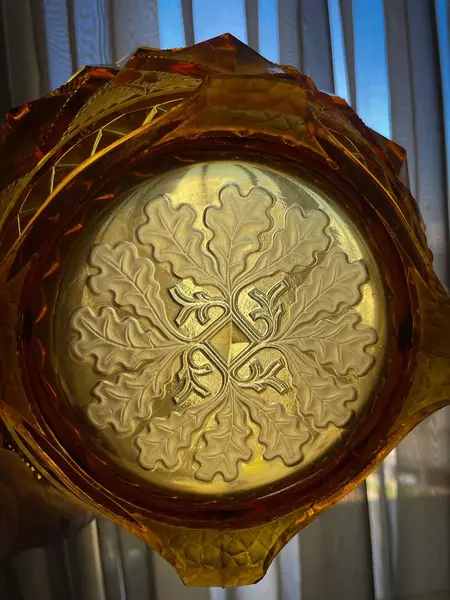 Foto de um(a) Antigo Raro Centro De Mesa Vidro Art Deco Esquilo Brockwitz, da categoria de Centro de mesa. ~ Brockwitz Glass ~Para quem gosta de peças exclusivas. Antigo bowl centro de mesa em vidro artístico âmbar com decoração em... Mostrado de uma perspectiva diferente. Vendido no marketplace Trésors.