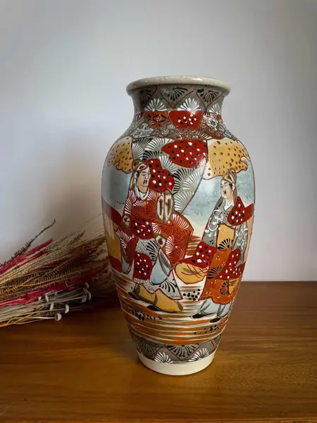 Foto de um(a) Antigo Vaso Jarro Porcelana Oriental Satsuma Meiji Séc XIX, da categoria de Vasos. Antigo e importante vaso oriental em porcelana japonesa Satsuma, período Meiji. Figuras de samurais pintados à mão. Uma... Mostrado de uma perspectiva diferente. Vendido no marketplace Trésors.