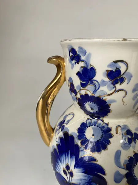 Foto de um(a) Vaso porcelana Zappi, da categoria de Vasos. Peças da Zappi são sempre uma obra prima!. Mostrado de uma perspectiva diferente. Vendido no marketplace Trésors.