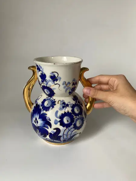 Foto de um(a) Vaso porcelana Zappi, da categoria de Vasos. Peças da Zappi são sempre uma obra prima!. Mostrado de uma perspectiva diferente. Vendido no marketplace Trésors.