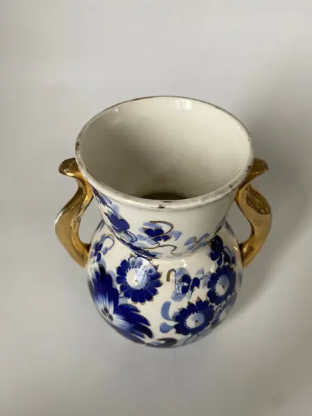 Foto de um(a) Vaso porcelana Zappi, da categoria de Vasos. Peças da Zappi são sempre uma obra prima!. Mostrado de uma perspectiva diferente. Vendido no marketplace Trésors.