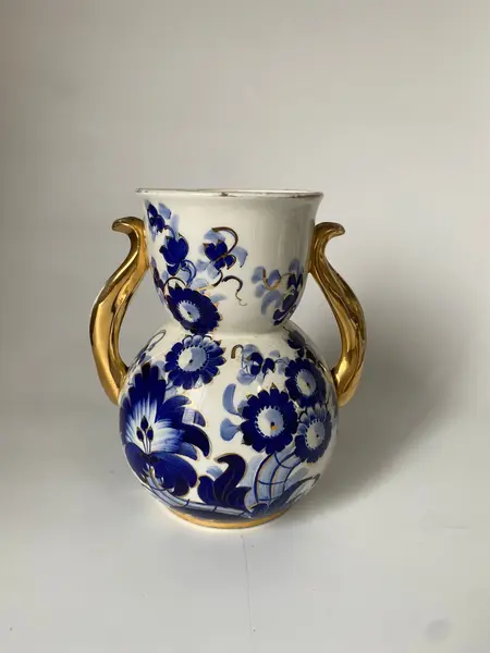Foto de um(a) Vaso porcelana Zappi, da categoria de Vasos. Peças da Zappi são sempre uma obra prima!. Mostrado de uma perspectiva diferente. Vendido no marketplace Trésors.