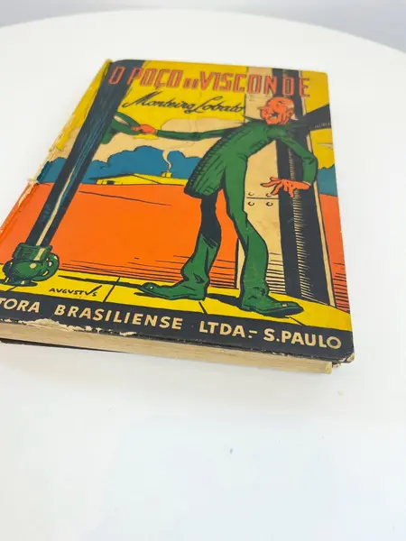 Foto de um(a) ​Livro capa dura O Poço do Visconde - Monteiro Lobato 1957, da categoria de Livros. Livro capa dura O Poço do Visconde, de Monteiro Lobato, de 1957. Marcas do tempo e uso como nas fotos, incluindo a capa... Mostrado de uma perspectiva diferente. Vendido no marketplace Trésors.
