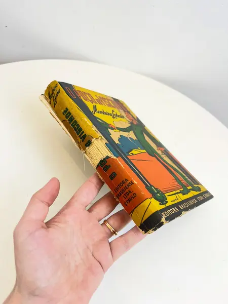 Foto de um(a) ​Livro capa dura O Poço do Visconde - Monteiro Lobato 1957, da categoria de Livros. Livro capa dura O Poço do Visconde, de Monteiro Lobato, de 1957. Marcas do tempo e uso como nas fotos, incluindo a capa... Mostrado de uma perspectiva diferente. Vendido no marketplace Trésors.