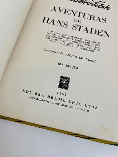 Foto de um(a) ​Livro capa dura As Aventuras de Hans Staden - Monteiro Lobato 1957, da categoria de Livros. Livro capa dura As Aventuras de Hans Staden, narrado por Dona Benta, de Monteiro Lobato, de 1957. Marcas do tempo e uso como... Mostrado de uma perspectiva diferente. Vendido no marketplace Trésors.