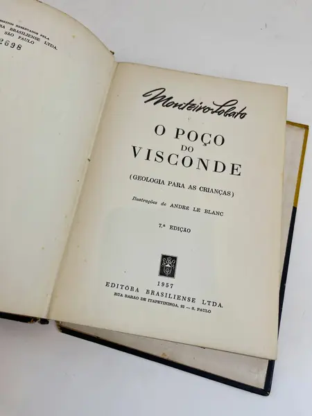 Foto de um(a) ​Livro capa dura O Poço do Visconde - Monteiro Lobato 1957, da categoria de Livros. Livro capa dura O Poço do Visconde, de Monteiro Lobato, de 1957. Marcas do tempo e uso como nas fotos, incluindo a capa... Mostrado de uma perspectiva diferente. Vendido no marketplace Trésors.