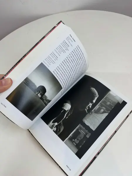Foto de um(a) ​Livro editorial “Fotografia do Século XX” do Museum Ludwig de Colônia, da categoria de Livros, revistas e documentos. Livro capa encadernação editorial “Fotografia do Século XX” do Museum Ludwig de Colônia, publicado pela Taschen em 2001, em... Mostrado de uma perspectiva diferente. Vendido no marketplace Trésors.