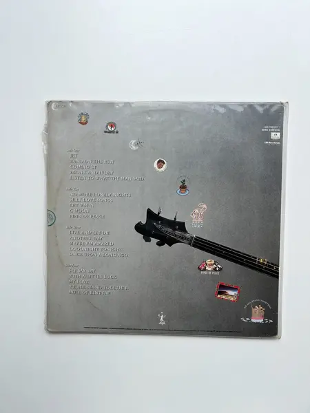 Foto de um(a) ​LP duplo All The Best - Paul McCartney - 1987, da categoria de LPs ou Discos de Vinil . LP duplo All The Best, Paul McCartney, de 1987. Perfeito estado. Mostrado de uma perspectiva diferente. Vendido no marketplace Trésors.