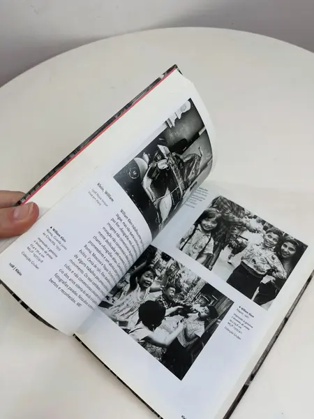 Foto de um(a) ​Livro editorial “Fotografia do Século XX” do Museum Ludwig de Colônia, da categoria de Livros, revistas e documentos. Livro capa encadernação editorial “Fotografia do Século XX” do Museum Ludwig de Colônia, publicado pela Taschen em 2001, em... Mostrado de uma perspectiva diferente. Vendido no marketplace Trésors.