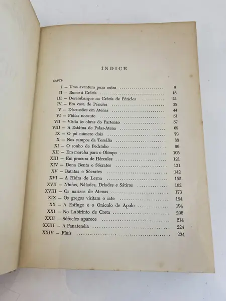 Foto de um(a) ​ Livro capa dura O Minotauro - Monteiro Lobato 1960, da categoria de Livros. Livro capa dura O Minotauro, contado por Dona Benta, de Monteiro Lobato. De 1960. Marcas do tempo e uso como nas fotos.... Mostrado de uma perspectiva diferente. Vendido no marketplace Trésors.