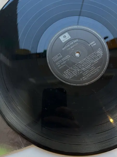 Foto de um(a) ​ LP Beatles For Sale - 1988, da categoria de LPs ou Discos de Vinil. LP Beatles For Sale, de 1988. Perfeito estado. Mostrado de uma perspectiva diferente. Vendido no marketplace Trésors.