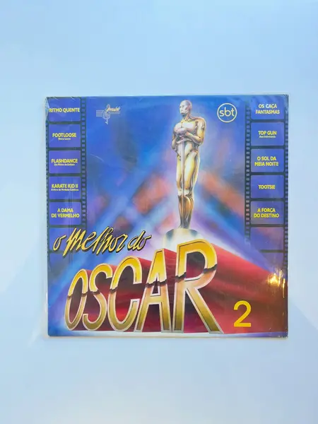 Foto de um(a) ​LP O Melhor Do Oscar - Vol. 2 - 1988, da categoria de LPs ou Discos de Vinil. LP O Melhor Do Oscar - Vol. 2, de 1988. Perfeito estado. Mostrado de uma perspectiva diferente. Vendido no marketplace Trésors.