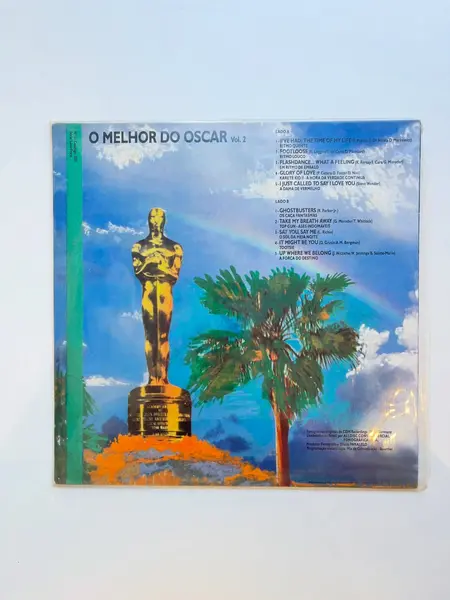 Foto de um(a) ​LP O Melhor Do Oscar - Vol. 2 - 1988, da categoria de LPs ou Discos de Vinil. LP O Melhor Do Oscar - Vol. 2, de 1988. Perfeito estado. Mostrado de uma perspectiva diferente. Vendido no marketplace Trésors.