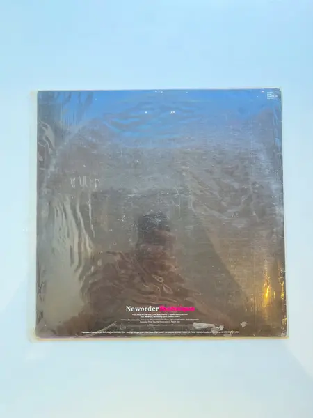 Foto de um(a) ​LP Neworder - Technique 1989, da categoria de LPs ou Discos de Vinil. LP Neworder, Technique, de 1989, perfeito estado. Mostrado de uma perspectiva diferente. Vendido no marketplace Trésors.