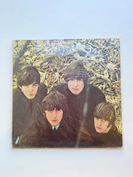 Foto de um(a) ​ LP Beatles For Sale - 1988, da categoria de LPs ou Discos de Vinil. LP Beatles For Sale, de 1988. Perfeito estado. Mostrado de uma perspectiva diferente. Vendido no marketplace Trésors.