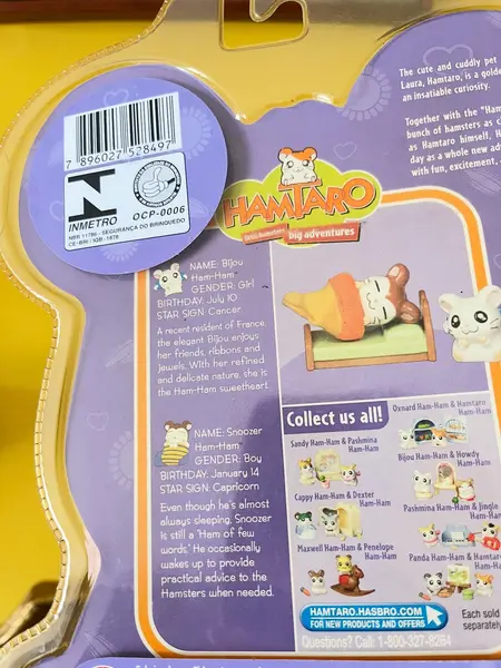 Foto de um(a) ​Brinquedo lacrado do Hamtaro de 2003, da categoria de Bonecas e bonecos de ação. Brinquedo lacrado do Hamtaro de 2003. Perfeito estado. Mostrado de uma perspectiva diferente. Vendido no marketplace Trésors.
