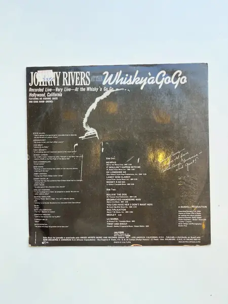 Foto de um(a) ​ LP Johnny Rivers At The Whisky à Go Go - 1975, da categoria de LPs ou Discos de Vinil. LP Johnny Rivers At The Whisky à Go Go, de 1975. Perfeito estado. Mostrado de uma perspectiva diferente. Vendido no marketplace Trésors.